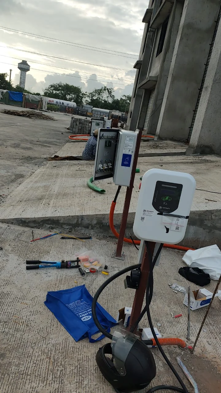 Charging equipment, tools and cabling during installation activity
