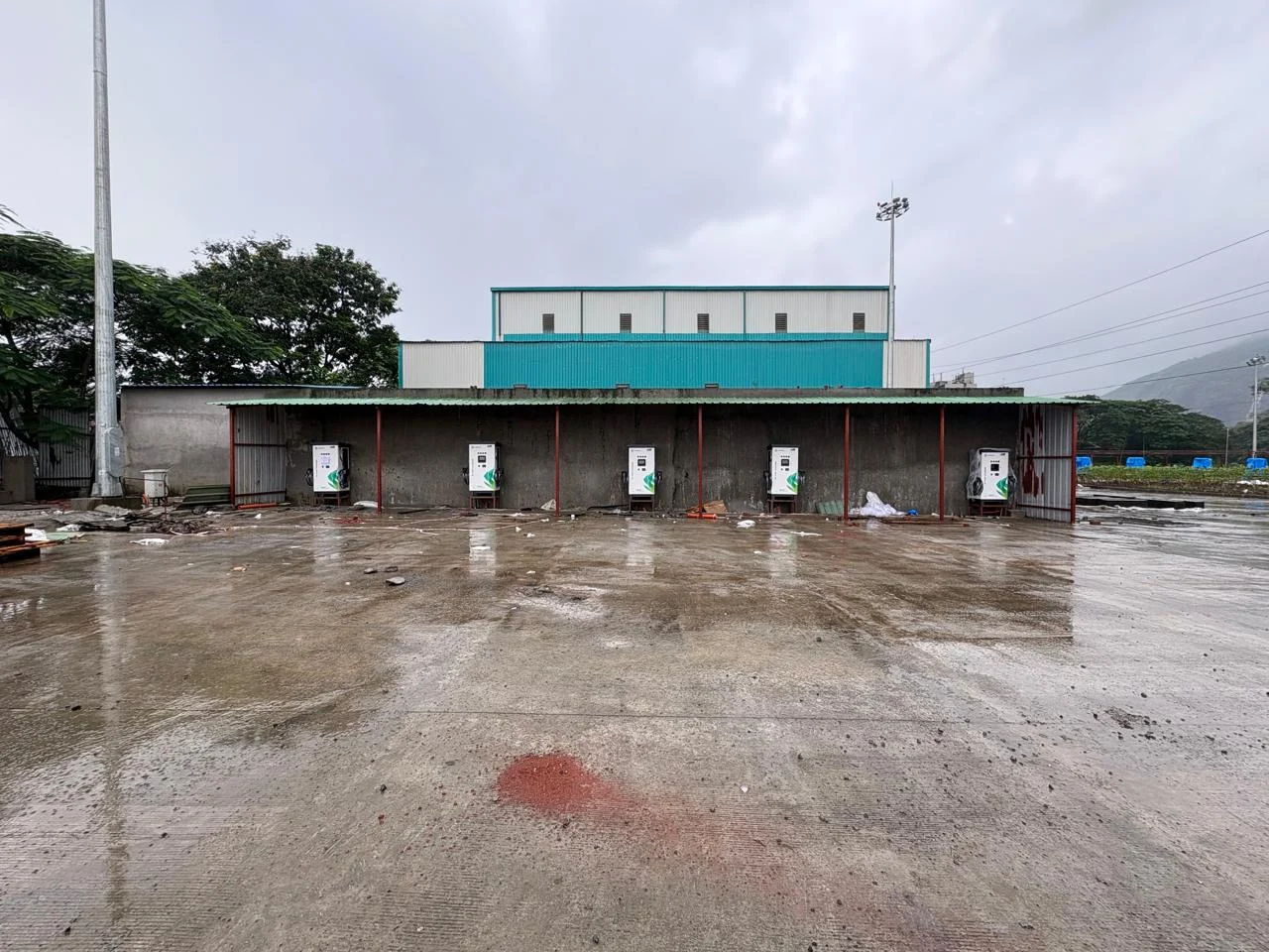 Multiple charging units beneath an outdoor shelter